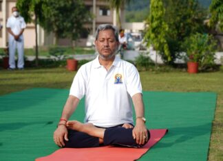 मुख्यमंत्री श्री तीरथ सिंह रावत ने अन्तरराष्ट्रीय योग दिवस के अवसर पर उत्तराखण्ड आयुर्वेदिक विश्व विद्यालय परिसर में योगाभ्यास किया। कोविड प्रोटोकॉल का पालन करते हुए योगाभ्यास किया गया।