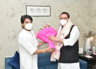 मुख्यमंत्री पुष्कर सिंह धामी ने की केंद्रीय मंत्री ज्योतिरादित्य एम. सिंधिया से भेंट ओर पाइन्ट टू पाइन्ट कह दी ये बात