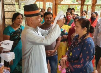 उत्तराखंड: धर्मपुर विधानसभा में भाजपा को झटका,महानगर महिला मोर्चा उपाध्यक्ष रेनू कश्यप ने समर्थकों संग थामा आप का दामन
