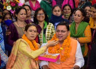 धनतेरस पर कैबिनेट मंत्री रेखा आर्य ने किया ऐसा धमाका कि एक साथ 35 हज़ार महिलाएं बोली रेखा तुम जियो हज़ारों साल