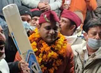 दिलचस्प: धर्मपुर के लाल बीर सिंह पवार के हाथ में आया बल्ला, ताबड़तोड़ वोट मिलने का किया उन्होंने दावा, चमोली के लिए बने आफत