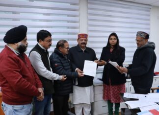 कांग्रेस प्रतिनिधिमंडल ने मुख्य चुनाव अधिकारी से मुलाकात कर भाजपा नेताओं के द्वारा हरीश रावत की छवि धूमिल करने की शिकायत दर्ज कराई