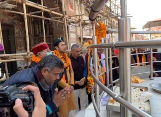 भाजपा युवा मोर्चा के राष्ट्रीय अध्यक्ष तेजस्वी सूर्या ने राजपुर रोड विधानसभा के हनुमान चौक बाजार में जनसंपर्क किया