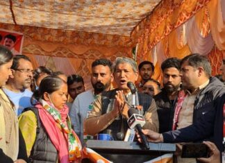 पूर्व मुख्यमंत्री हरीश रावत ने बेटी अनुपमा रावत के लिए मांगे वोट, भाजपा पर साधा निशाना,कहा-खनन माफियाओं से मिली है सरकार