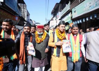 देहरादून की राजपुर विधानसभा ने भाजपा बनाम कांग्रेस के हुवा चुनावी मुकाबला प्रचार के अन्तिम दिन भाजपा प्रत्याशी खजानदास के साथ दिखा भाजपा सगठन, ओर नेताओ का कुनबा
