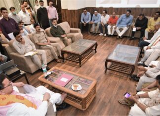 मुख्यमंत्री पुष्कर सिंह धामी के अधिकारियों को निर्देश: जन सुविधाओं के विकास पर ध्यान देने के निर्देश