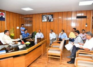 मुख्यमंत्री धामी ने मानसखण्ड कॉरिडोर के संबंध में बैठक ली। मुख्यमंत्री ने कहा कि चारधाम यात्रा के साथ ही श्रद्धालुओं और पर्यटकों को प्रदेश के अन्य धार्मिक एवं पर्यटन स्थलों में भी हर दृष्टि से भी बेहतर सुविधाएं उपलब्ध करानी होंगी।