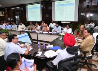 मुख्यसेवक धामी की अफसरों को सीधी बात : राज्य में जनहित के उद्देश्य से कार्य संस्कृति में सुधार लाये आप
