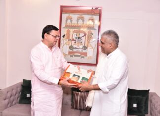 मुख्यमंत्री ने केंद्रीय मंत्री के साथ राज्य से संबंधित विभिन्न विषयों पर चर्चा करते हुए कहा कि राज्य के विकास के इकोलोजी और इकोनोमी में संतुलन पर फोकस किया जा रहा है।