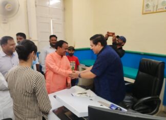 उत्तराखंड सरकार का सहयोगी श्री महंत इन्दिरेश अस्पताल लगातार दे रहा बीमार पहाड़ को राहत, वरिष्ठ न्यूरो सर्जन डॉ. पंकज अरोड़ा भी चढ़े पहाड़, रोगियों को दिया चिकित्सकीय परामर्श..