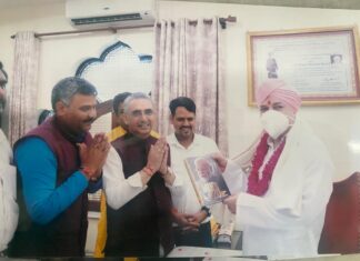 गुरु पूर्णिमा का महापर्वश्री दरबार साहिब में श्रद्धा भाव के साथ मनाया गया, उत्तराखण्ड सरकार के प्रतिनिधि के रूप में देहरादून मेयर सुनील गामा ने श्री दरबार साहिब पहुंचकर गुरु पूर्णिमा कार्यक्रम में लिया भाग