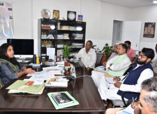 मुख्य निर्वाचन अधिकारी सौजन्या ने बुधवार को सचिवालय स्थित मुख्य निर्वाचन कार्यालय में विभिन्न राजनीतिक दलों के प्रतिनिधियों के साथ बैठक की। बैठक में मुख्य निर्वाचन अधिकारी ने बताया कि निर्वाचक नामावली में नाम सम्मिलित किए जाने हेतु अब से एक साल में चार अर्हता तिथियां नियत की गयी हैं पढ़ें पूरी खबर..