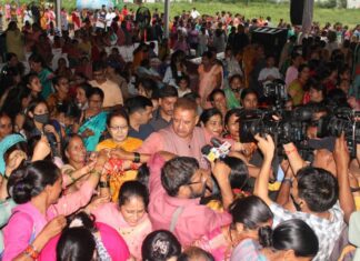 धूमधाम से मनाया गया रक्षाबंधन समारोह कार्यक्रम, हजारों की संख्या में पहुंची बहनों ने मंत्री जोशी को बांधी राखी