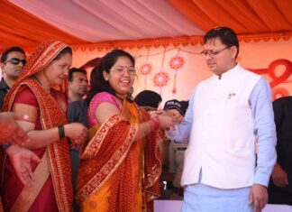 मुख्यमंत्री पुष्कर सिंह धामी ने शनिवार को गोरलचौड़ मैदान, चंपावत में आयोजित रक्षाबंधन कार्यक्रम में प्रतिभाग किया।