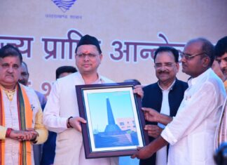 मुख्यमंत्री पुष्कर सिंह धामी ने रविवार को शहीद स्थल रामपुर तिराहा मुजफ्फरनगर, उत्तर प्रदेश में उत्तराखण्ड राज्य आन्दोलकारी शहीदों की पुण्य स्मृति में आयोजित कार्यक्रम में शहीद स्थल पर उत्तराखण्ड राज्य आन्दोलकारी शहीदों को श्रद्धांजलि अर्पित की