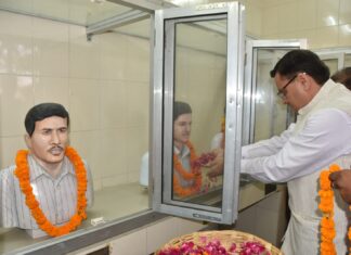 मुख्यमंत्री पुष्कर सिंह धामी ने रविवार को शहीद स्थल कचहरी में उत्त्राखण्ड राज्य आन्दोलनकारी शहीदों को श्रद्धांजलि अर्पित की