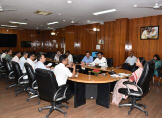 अपर मुख्य सचिव राधा रतूड़ी ने सड़कों के भूमि अधिग्रहण तथा मुआवजे की प्रक्रिया को आसान बनाने के लिए अपर सचिव न्याय एवं अपर सचिव राजस्व की एक कमेटी बनाने के निर्देश दिए। यह समिति 15 दिनों में राष्ट्रीय राजमार्गो के अतिरिक्त अन्य सड़कों में भी भूमि अधिग्रहण की प्रक्रिया के सरलीकरण हेतु सुझाव देगी।