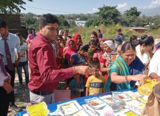 श्री गुरु राम राय विश्वविद्यालय के छात्र-छात्राओं ने अन्नपूर्णा वाहन से बांटी भोजन सामग्री श्री गुरु राम राय विश्वविद्यालय की अनूठी पहल, प्रत्येक शनिवार को चलाएंगे अन्नपूर्णां वाहन