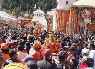 विश्व प्रसिद्ध गंगोत्री धाम के कपाट शीतकाल हेतु बन्द हुए। हजारों श्रद्धालुओं ने कपाट बंद होने के अवसर पर ग़ंगा मैया के दर्शन किए।