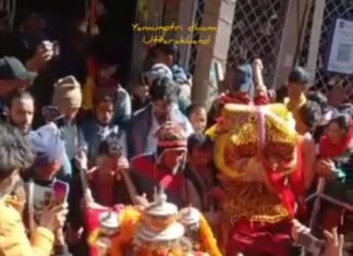 उत्तराखंड चारधाम यात्रा 2022 मां यमुना के जयघोष के साथ श्री यमुनोत्री धाम के कपाट बंद हुए। कपाट बंद होने के अवसर पर सैंकड़ों श्रद्धालु मौजूद रहे।