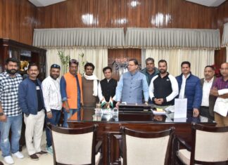 मुख्यमंत्री पुष्कर सिंह धामी से शनिवार को मुख्यमंत्री कैम्प कार्यालय में फिल्म अभिनेता श्री नवाज़ुद्दीन सिद्दिकी ने भेंट की।