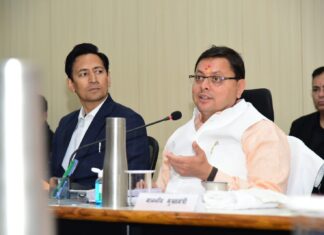 मुख्यमंत्री पुष्कर सिंह धामी ने रविवार को पिथौरागढ़ स्थित विकास भवन सभागार में जिला स्तरीय अधिकारियों के साथ जनपद में चल रहे विकास कार्यों की समीक्षा की तथा सभी संबंधित अधिकारियों को आवश्यक दिशा-निर्देश दिये