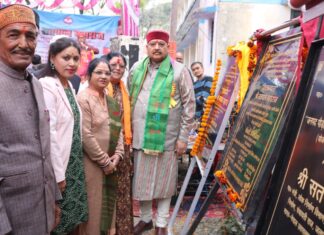 महाराज ने तीन दिन में अपने विधानसभा क्षेत्र को दी 36 करोड की सौगात सतपुली में 352.53 लाख कार पार्किंग, 281.06 लाख के बहुमंजिला शॉपिंग कॉपलेक्स व व्यास घाट में 476.57 लाख के पर्यटक आवास की सौगात