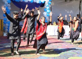 शानदार प्रस्तुतियों के बीच विश्व एंटीमाइक्रोबियल जागरूकता सप्ताह का समापन विभिन्न प्रतियोगिता के विजेता छात्र-छात्राओं को पुरस्कार देकर किया गया सम्मानित