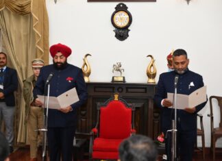 नवनियुक्त राज्य सूचना आयुक्त योगेश भट्ट को आज महामहिम राज्यपाल द्वारा सूचना आयुक्त के रूप में शपथ दिलायी गयी. योगेश भट्ट जी को सबकी तरफ से बधाई…