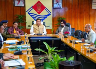 मुख्यमंत्री पुष्कर सिंह धामी ने गुरूवार को सचिवालय में बैठक लेते हुए अधिकारियों को निर्देश दिये कि कोविड-19 पर प्रभावी नियंत्रण के लिए राज्य में बूस्टर डोज लगवाने का अभियान चलाया जाए।