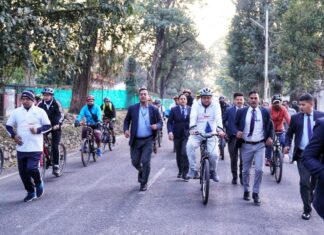 मुख्यमंत्री पुष्कर सिंह धामी ने मंगलवार को मुख्यमंत्री कैम्प कार्यालय से मसूरी विंटर कार्निवाल के अंतर्गत साइकिल रैली का शुभारंभ किया।
