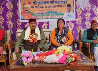 मंत्री सतपाल महाराज ने अपने विधानसभा क्षेत्र एकेश्वर ब्लॉक के अंतर्गत संतूधार मे 100 करोड़ की लागत से बनने वाले हास्पिटल के साथ साथ 60 लाख की लागत के कुल 6 पंचायत भवनों सहित कुल 100 करोड़ 70 लाख की योजनाओं के शिलान्यास एवं लोकार्पण किये।
