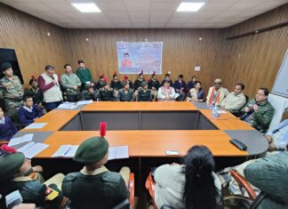 मुख्यमंत्री पुष्कर सिंह धामी ने विकास भवन, पौड़ी में एन०सी०सी० कैडेट्स व अन्य प्रतिभाशाली स्कूली छात्र-छात्राओं के साथ “क्यों होता है गाँव से पलायन“ विषय पर संवाद कार्यक्रम में प्रतिभाग किया। इस अवसर पर उन्होंने मेधावी छात्र-छात्राओं को सम्मानित भी किया।