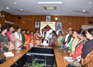 मुख्यमंत्री पुष्कर सिंह धामी से बुधवार को सचिवालय में भारतीय जनता पार्टी महिला मोर्चा, उत्तराखंड की प्रदेश अध्यक्ष आशा नौटियाल तथा अन्य पदाधिकारियों ने मुलाकात की तथा नकल विरोधी कानून पारित करने के लिए आभार व्यक्त किया