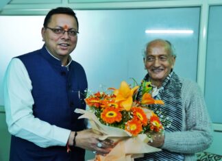 प्रधानमंत्री मोदी भी धामी के काम काज की तारीफ करते रहते हैं। और मुझे भी यही लगता है कि वह पूरी निष्ठा/ ईमानदारी के साथ काम कर रहे हैं: भगत सिंह कोश्यारी
