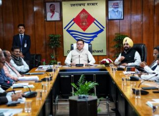 पौड़ी के मण्डल कार्यालयों को सशक्त बनाने के लिए मण्डल स्तरीय अधिकारी नियमित मण्डलीय कार्यालयों में बैठें। मण्डलायुक्त, पुलिस महानिरीक्षक गढ़वाल परिक्षेत्र भी मण्डल कार्यालयों में बैठने का अपना पूरा रोस्टर जारी करें।