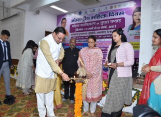 हम उस संस्कृति के साधक हैं जहां पुरुष की परिकल्पना नारी के बिना अधूरी मानी जाती है। हमारे यहां जहां एक ओर अर्धनारीश्वर की पूजा की जाती है वहीं दूसरी ओर मां जगदम्बा को इस श्रृष्टि का मूल माना जाता है: मुख्यमंत्री धामी