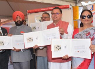 राज्यपाल लेफ्टिनेंट जनरल गुरमीत सिंह(से नि) एवं मुख्यमंत्री धामी ने राजभवन के प्रागंण में वसन्तोत्सव-2023 का शुभारम्भ किया इस अवसर पर प्रथम महिला श्रीमती गुरमीत कौर, मुख्यमंत्री की धर्मपत्नी गीता धामी भी मौजूद रहे