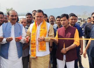 मुख्यमंत्री पुष्कर सिंह धामी ने गुरुवार को अपने टनकपुर पूर्णागिरि भ्रमण के दौरान किरोड़ा नाला, टनकपुर में पूर्णागिरि मेले के दौरान आयोजित हॉट एयर बैलून एवं पैरा मोटर एडवेंचर एक्टिविटीज का शुभारंभ किया।