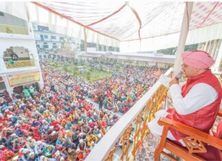 श्रीमहंत देवेन्द्र दास जी महाराज ने संगतों को दिए दर्शन व आशीर्वाद दिया