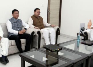 मुख्यमंत्री ने कहा कि पिथौरागढ़ हवाई अडडे को वायु सेना द्वारा विकसित किया जायेगा । पिथौरागढ़ हवाई अड्डे का संचालन के फलस्वरूप देश के विभिन्न राज्यों से पर्यटक आसानी से पिथौरागढ़ पहुच सकते है