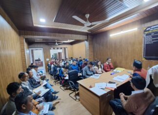 प्रमुख महेन्द्र सिंह राणा ने विकासखण्ड मुख्यालय द्वारीखाल में ली विकास कार्यो की समीक्षा बैठक प्रमुख महेन्द्र राणा ने विकासखण्ड मुख्यालय द्वारीखाल में विकास कार्यो की समीक्षा की।
