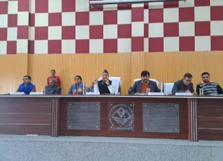 आज विकासखण्ड मुख्यालय द्वारीखाल में आयोजित क्षेत्र पंचायत की बैठक प्रमुख महेन्द्र सिंह राणा की अध्यक्षता मे सम्पन्न हुई। पढ़िए पूरी खबर
