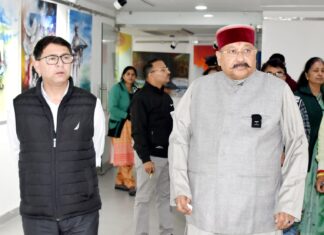प्रदेश के संस्कृति मंत्री सतपाल महाराज ने संस्कृति विभाग द्वारा घंटाघर के समीप स्थित हेमवंती नंदन बहुगुणा कॉम्पलेक्स में पहुंचकर उत्तरा समकालीन आर्ट गैलरी का औचक निरिक्षण किया।