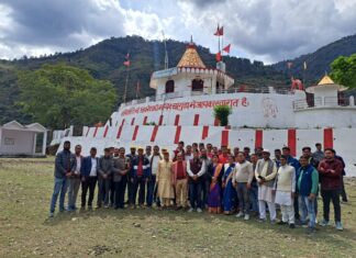 कल्जीखाल प्रमुख बीना राणा ने मां भुवनेश्वरी मन्दिर सांगुड़ा बिलखेत में दीवार बन्दी फेेसिंग एवं सड़क कार्य का किया लोकार्पण