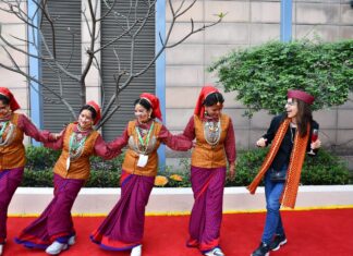 जी-20 सम्मेलन : रामनगर में आयोजित तीन दिवसीय G 20 बैठक में आए मेहमानों का पारंपरिक तरीके से स्वागत किया गया…