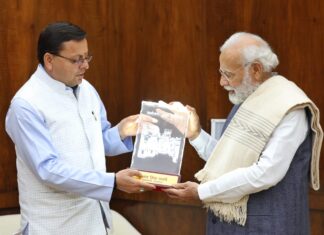 मुख्यमंत्री ने प्रधानमन्त्री को चारधाम यात्रा, आदि कैलाश और लोहाघाट स्थित मायावती आश्रम के लिए आमंत्रित किया। प्रधानमंत्री के साथ लगभग एक घंटे तक चली बैठक में मुख्यमंत्री ने राज्य के विकास से संबंधित विभिन्न विषयों पर चर्चा की