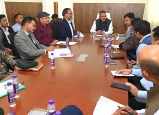 मंत्री जोशी ने कहा कि सैनिक सम्मेलन का उद्देश्य पूर्व सैनिकों, सैनिक विधवाओं और आश्रितों को सरकार द्वारा संचालित योजनाओं और सुविधाओं की जानकारी प्रदान करना है