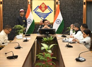 जिलाधिकारी ने कहा कि कार्यक्रम के दौरान जनसामान्य की सुविधा को प्राथमिकता दी जाए तथा किसी भी प्रकार की अव्यवस्था न हो