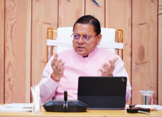 मुख्यमंत्री धामी ने फायर लाइन के आसपास छोटी-छोटी तलैया बनाने, वनाग्नि रोकथाम के लिए ठोस एक्शन प्लान तैयार करने तथा आग बुझाने वाले कार्मिकों को पर्याप्त उपकरण उपलब्ध कराने के निर्देश दिए